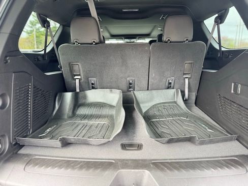 Used 2023 GMC Yukon XL SLT w/ Max Trailering Package AWD/4WD image 5