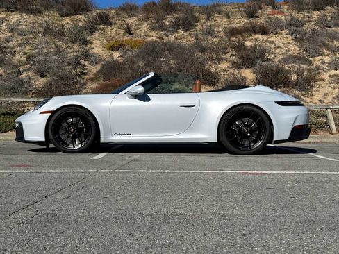 Certified 2025 Porsche 911 Carrera GTS image 2