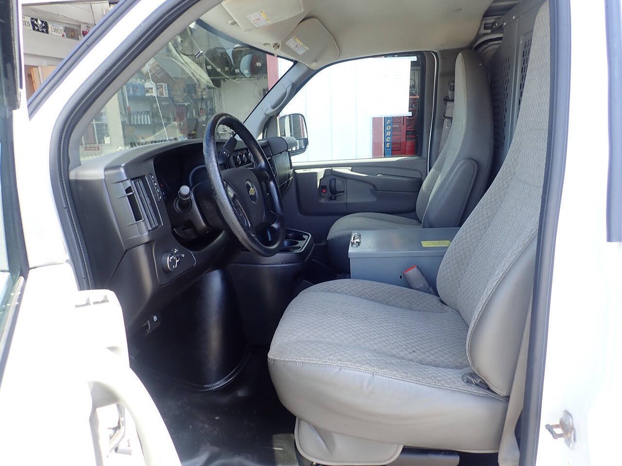 Used 2014 Chevrolet Express 2500 RWD image 7