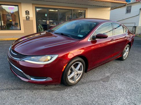 Used 2016 Chrysler 200 Limited image 2