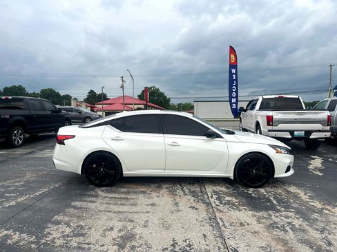 Used 2019 Nissan Altima 2.5 SR w/ SR Premium Package image 2