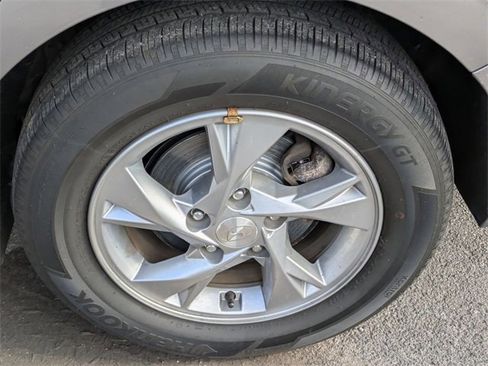 Used 2021 Hyundai Elantra SE image 23