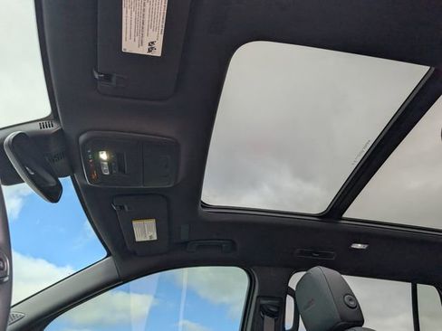 Used 2024 GMC Acadia AT4 w/ Luxury Package image 18