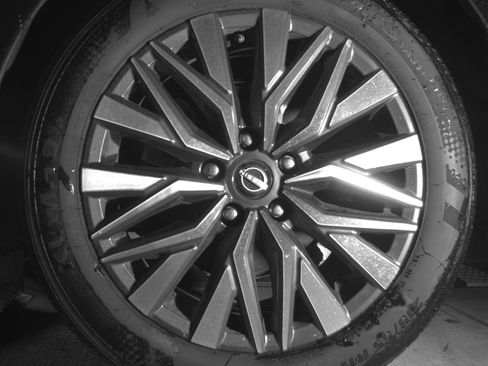 Used 2025 Nissan Altima 2.5 SV FWD image 14