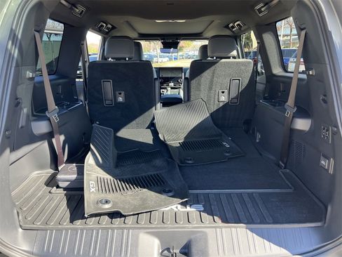 Used 2024 Lexus GX 550 image 32