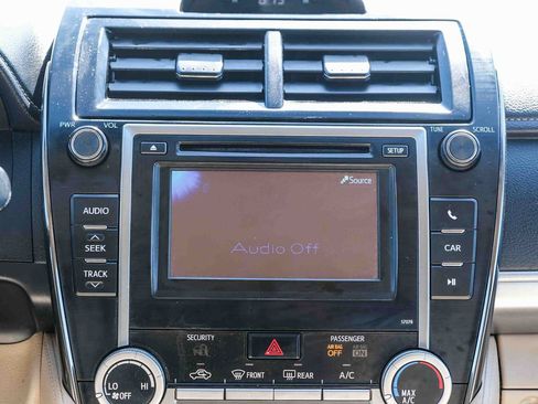 Used 2013 Toyota Camry LE FWD image 16