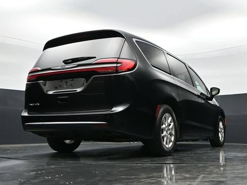 Used 2024 Chrysler Pacifica Touring-L FWD image 37