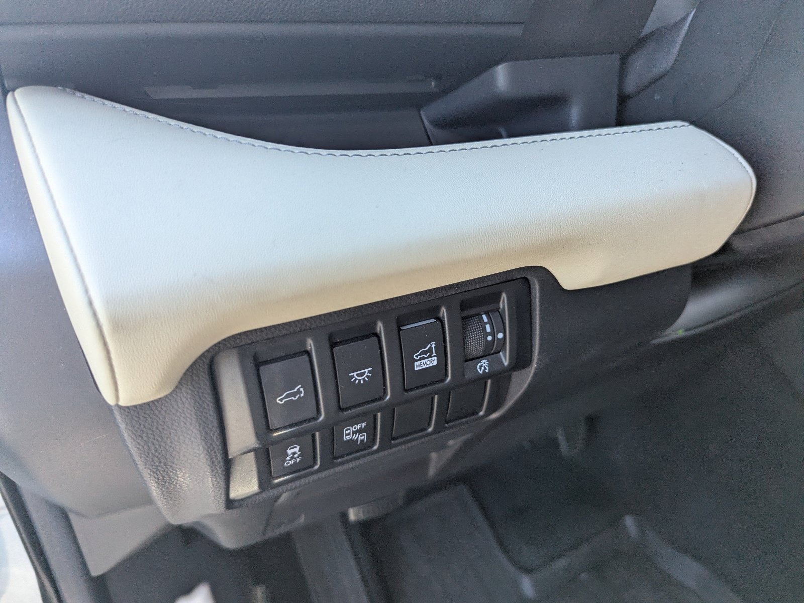 Used 2020 Subaru Ascent Limited w/ Technology Package AWD/4WD image 23