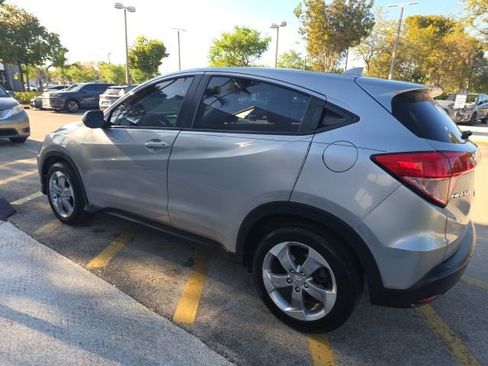 Used 2017 Honda HR-V LX image 4