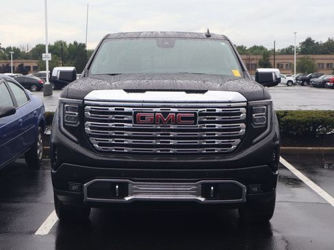 Used 2023 GMC Sierra 1500 Denali w/ Technology Package AWD/4WD image 2