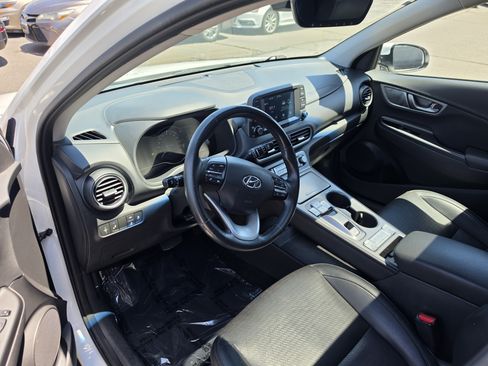 Used 2021 Hyundai Kona Limited w/ Cargo Package FWD image 9