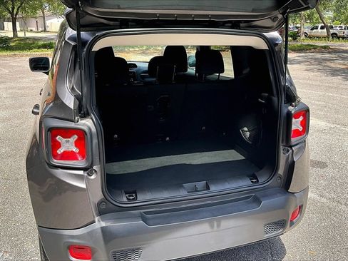 Used 2019 Jeep Renegade Latitude w/ Cold Weather Group AWD/4WD image 36