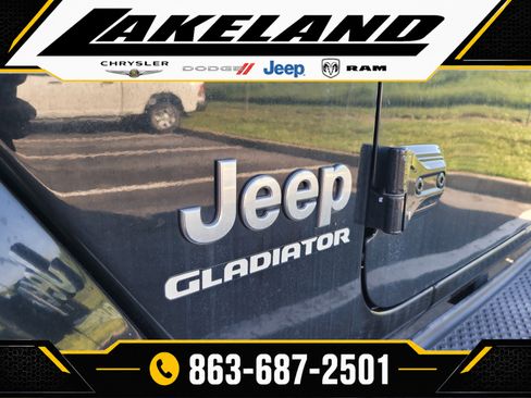 Used 2020 Jeep Gladiator Overland AWD/4WD image 9