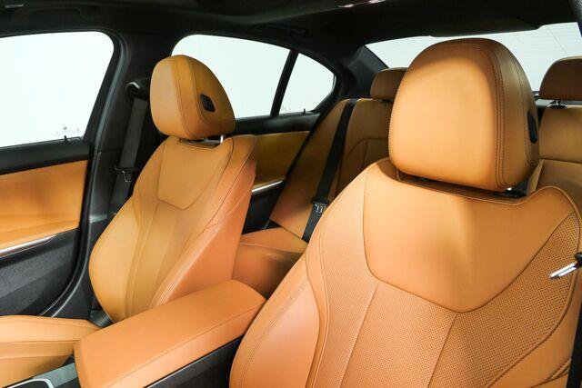 Used 2024 BMW 330i Sedan w/ Convenience Package RWD image 5