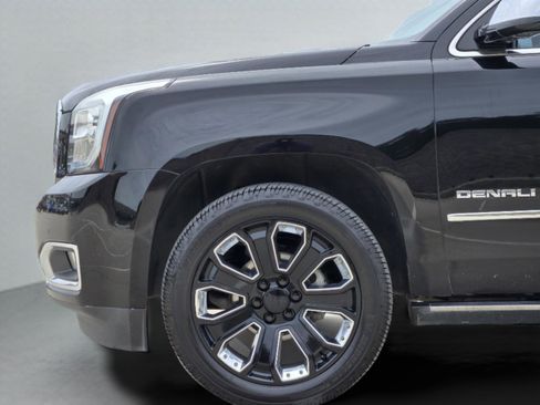 Used 2019 GMC Yukon XL Denali w/ Denali Ultimate Package AWD/4WD image 10