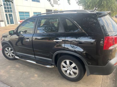 Used 2013 Kia Sorento LX w/ Convenience Pkg FWD image 2