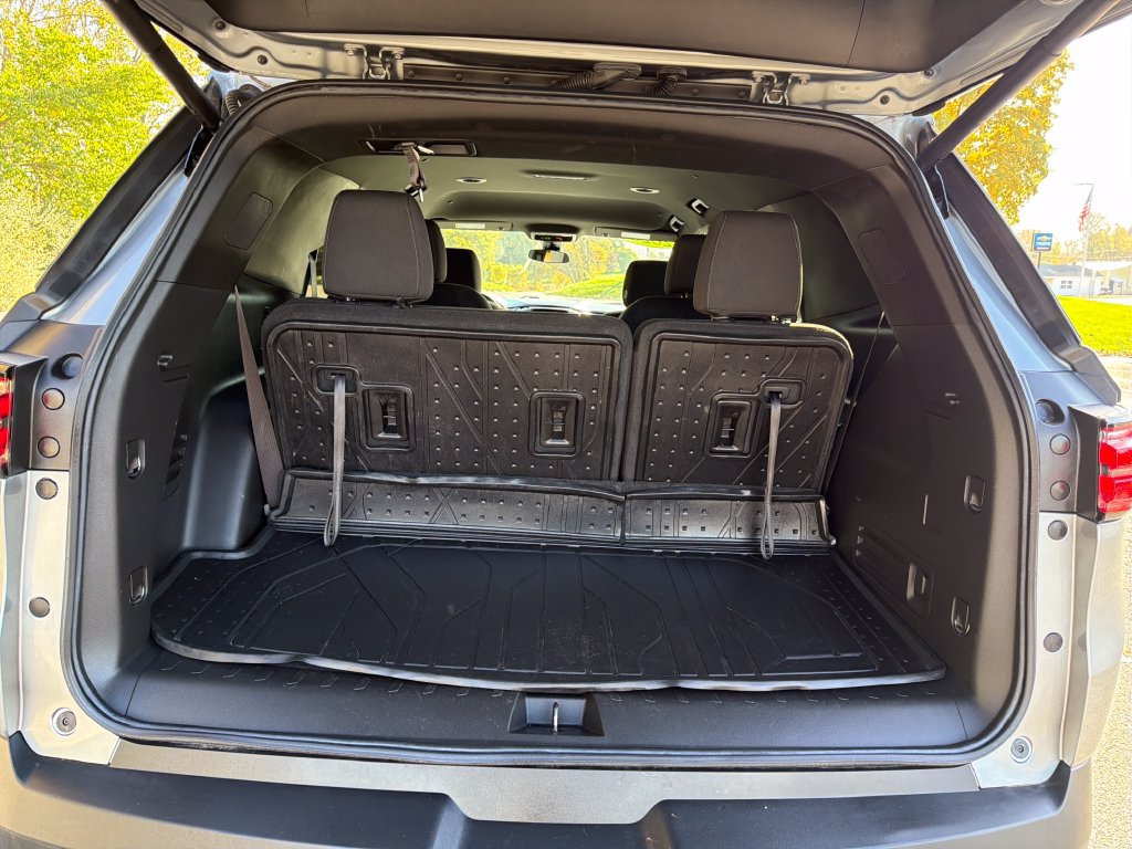 Used 2023 Chevrolet Traverse LT FWD image 29