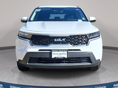 Used 2023 Kia Sorento LX FWD image 3