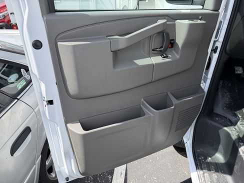 New 2026 Chevrolet Express 3500 Extended RWD image 9