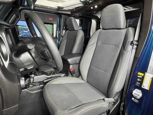 Used 2025 Jeep Gladiator Sport image 16