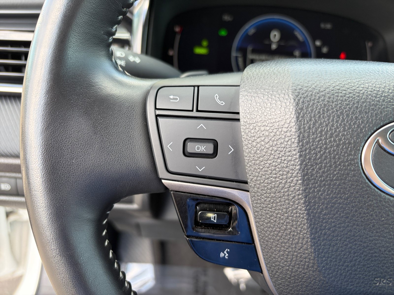 Used 2025 Toyota Camry SE FWD image 14