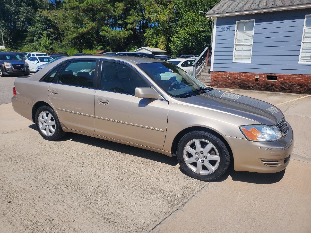 Used 2003 Toyota Avalon XL w/ Luxury Pkg FWD image 3