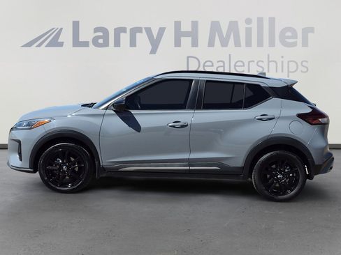 Used 2022 Nissan Kicks SR image 2