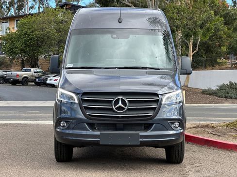 Used 2024 Mercedes-Benz Sprinter 2500 image 8