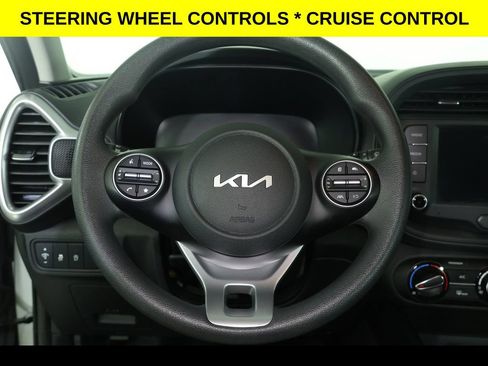 Used 2025 Kia Soul LX w/ LX Technology Package FWD image 4