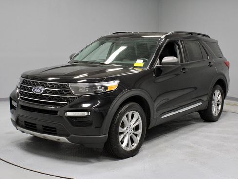 Certified 2023 Ford Explorer XLT w/ Equipment Group 202A AWD/4WD image 9