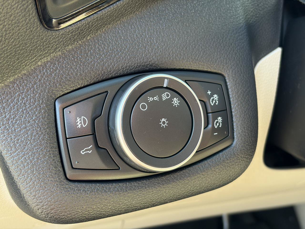 Used 2017 Ford Escape Titanium w/ Equipment Group 301A FWD image 18