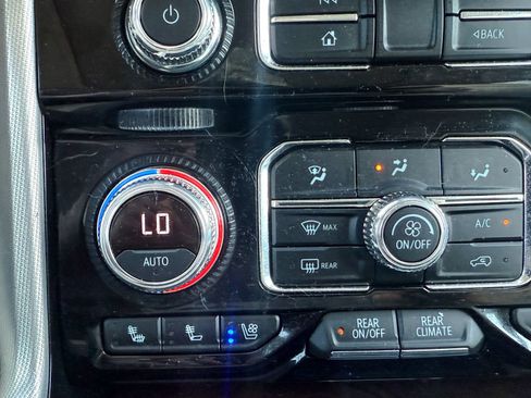 Certified 2021 GMC Yukon Denali w/ Denali Premium Package AWD/4WD image 33