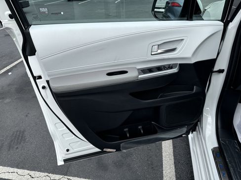 New 2025 Toyota Sienna XLE image 23
