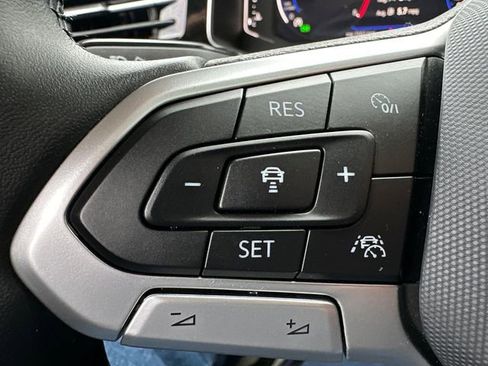 Used 2025 Volkswagen Jetta SEL FWD image 32