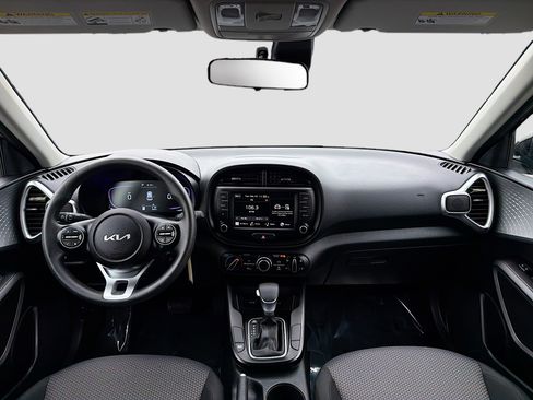 Used 2025 Kia Soul LX FWD image 4