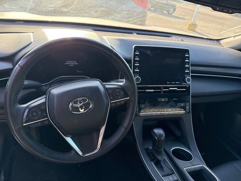 Used 2022 Toyota Avalon XLE image 10