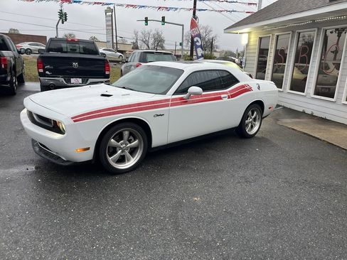 Used 2011 Dodge Challenger R/T image 3