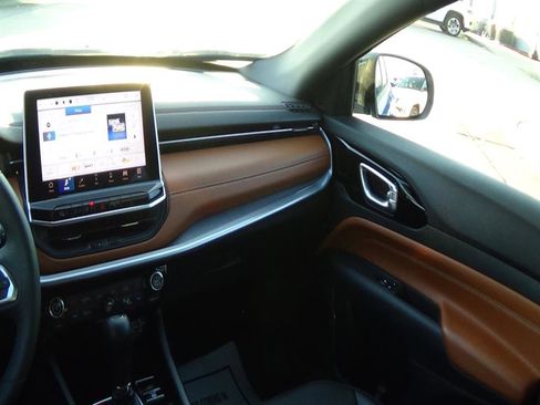 Certified 2025 Jeep Compass Limited w/ Elite Group image 14