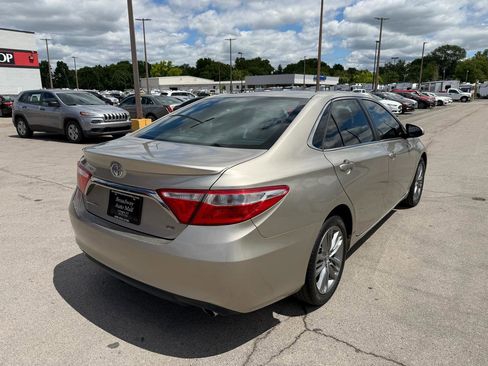Used 2015 Toyota Camry SE FWD image 3
