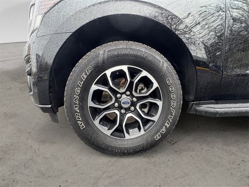 Used 2022 Ford Expedition XLT image 10