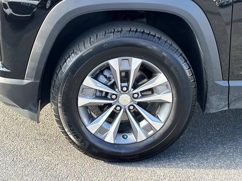 Used 2025 Chevrolet Equinox LT w/ Convenience Package II AWD/4WD image 11