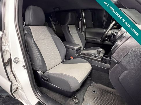 Used 2022 Toyota Tacoma TRD Off-Road image 4