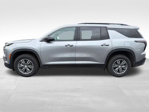 Used 2026 Chevrolet Traverse LT AWD/4WD image 2