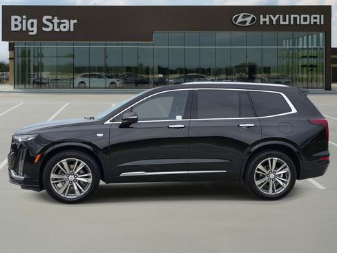 Used 2022 Cadillac XT6 Premium Luxury w/ Technology Package FWD image 2
