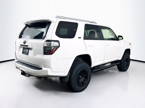 Used 2017 Toyota 4Runner SR5 AWD/4WD image 9