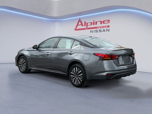 Used 2023 Nissan Altima 2.5 SV image 3