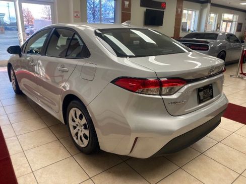 Used 2024 Toyota Corolla LE image 3