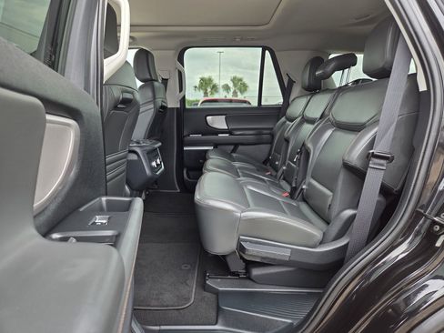 Used 2025 Ford Expedition Active AWD/4WD image 17