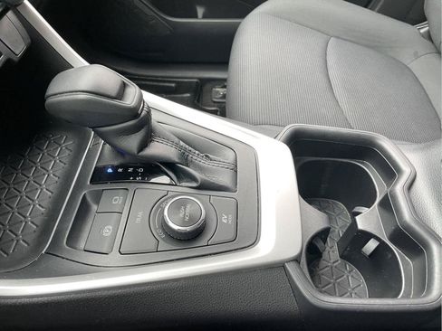 Used 2019 Toyota RAV4 LE AWD/4WD image 30