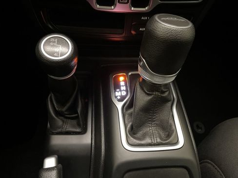 Used 2021 Jeep Gladiator Overland AWD/4WD image 16